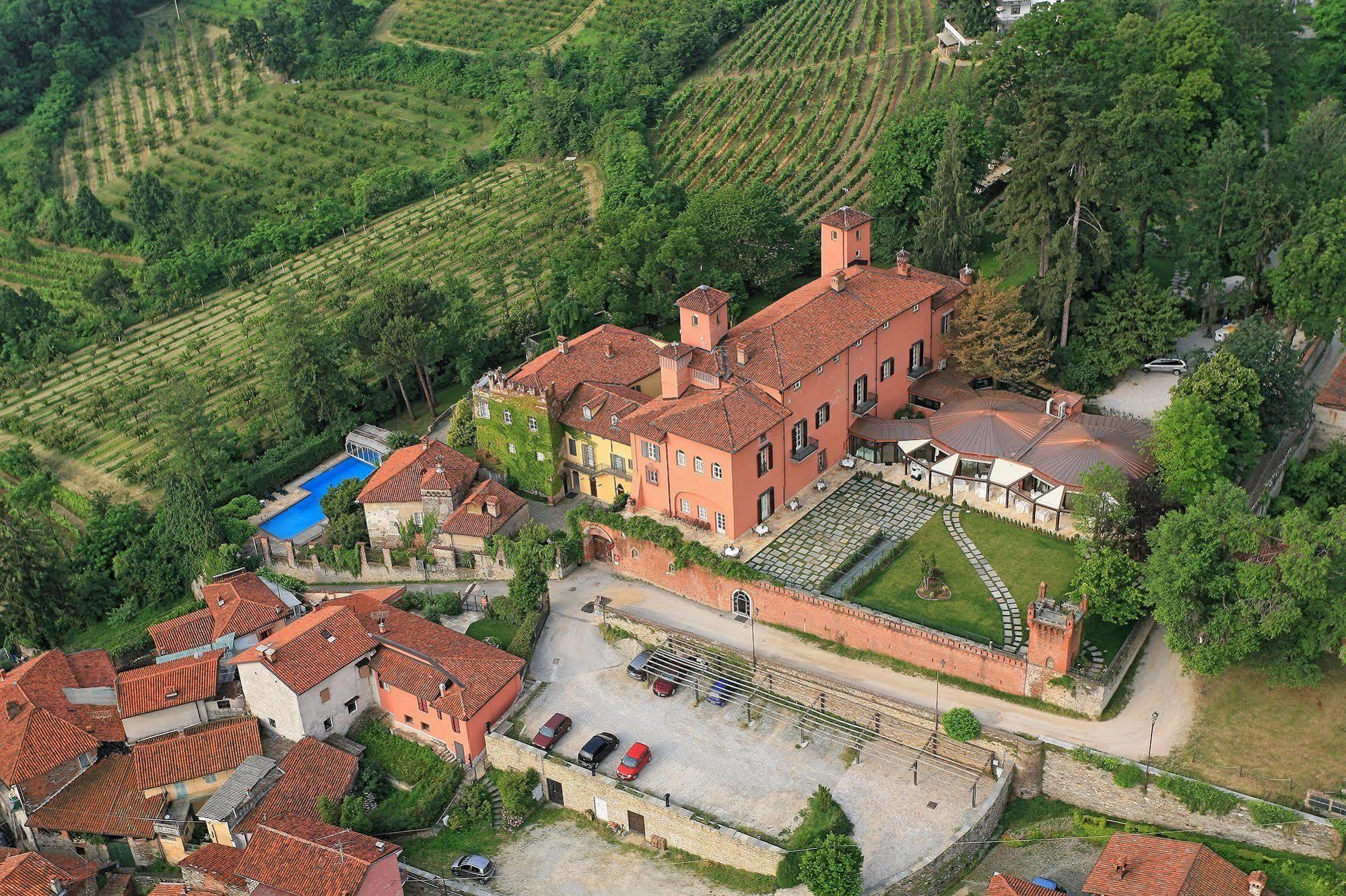 Hotel Castello Rosso Costigliole Saluzzo Esterno foto