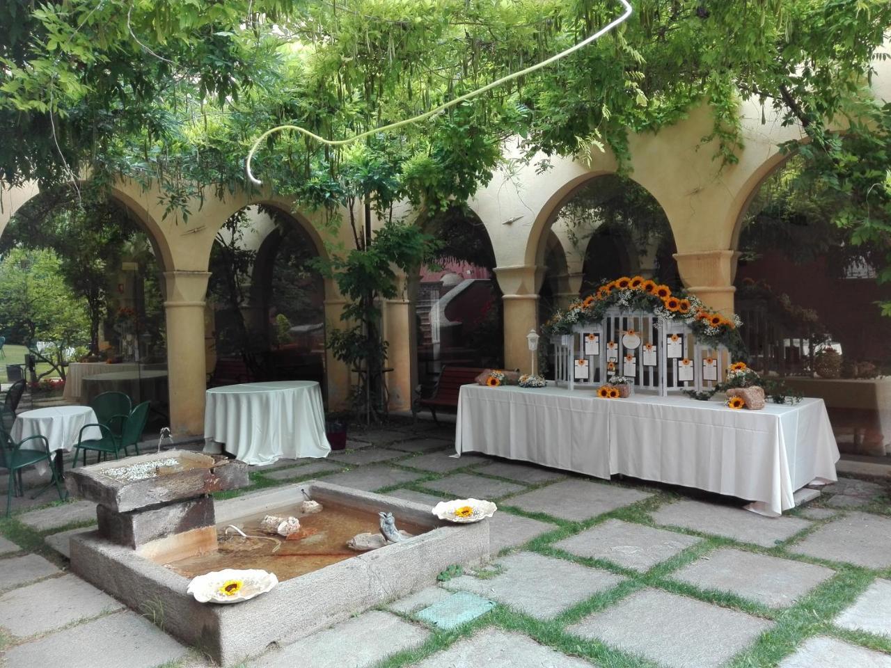 Hotel Castello Rosso Costigliole Saluzzo Esterno foto