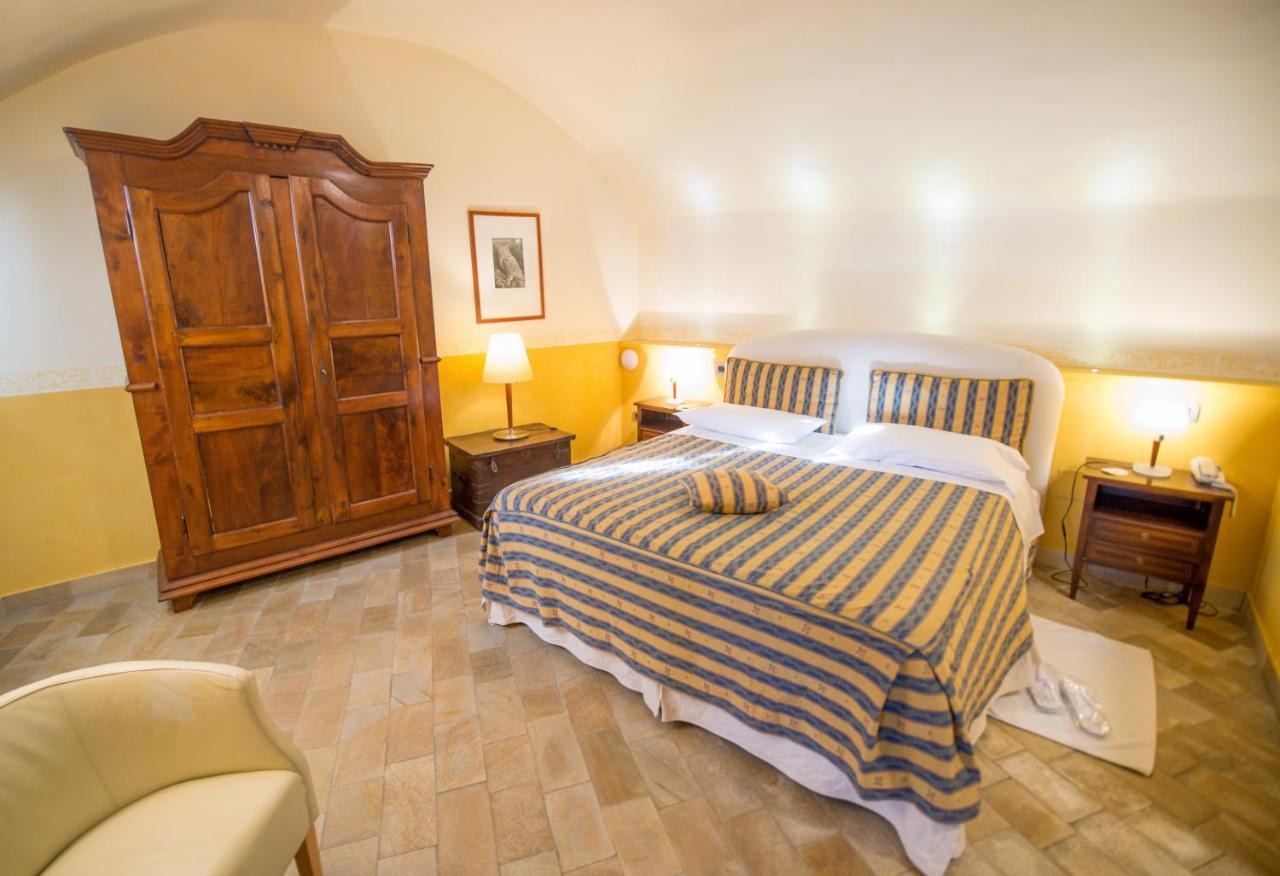 Hotel Castello Rosso Costigliole Saluzzo Esterno foto