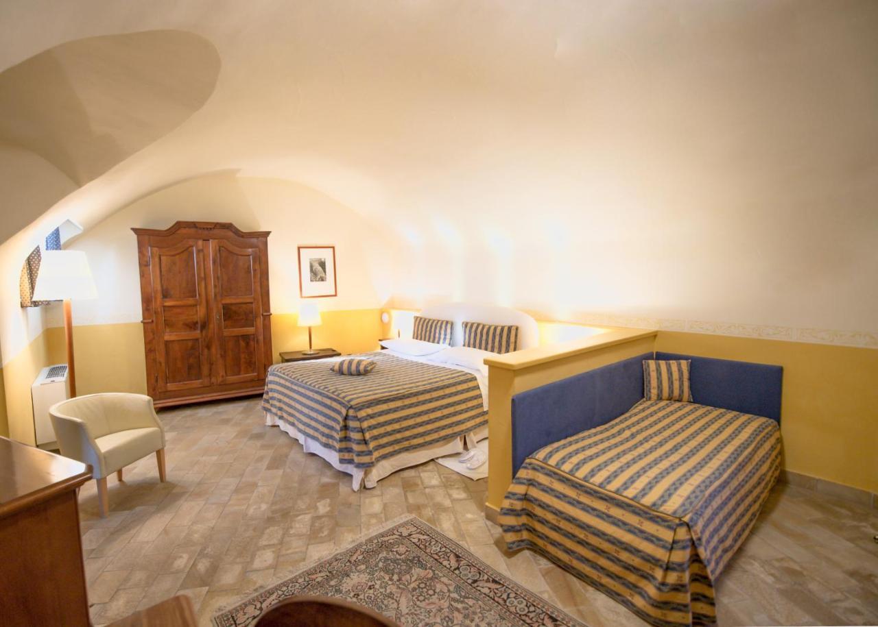 Hotel Castello Rosso Costigliole Saluzzo Esterno foto