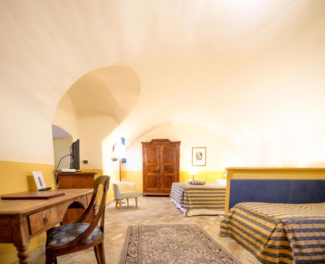 Hotel Castello Rosso Costigliole Saluzzo Esterno foto